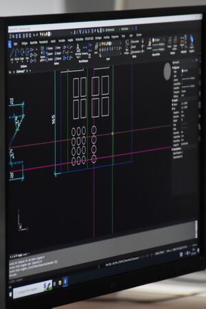 Monitor mit geöffneter CAD-Anwendung